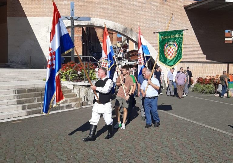 8b750ffe-72d5-4926-8673-81a43e7893e2