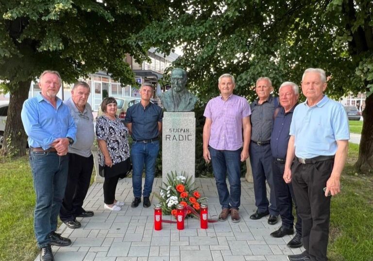 Slika_Polaganje svijeća, cvijeća (2)